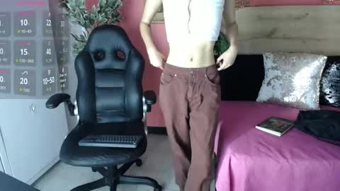 maria_turner1 online show from 04/15/26, 09:49