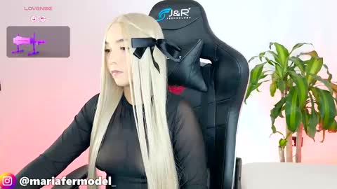 Snapshot of mariafer05 chatting on 10/15/25, 07:03 Maria Fer online show from 10/15/25, 07:03