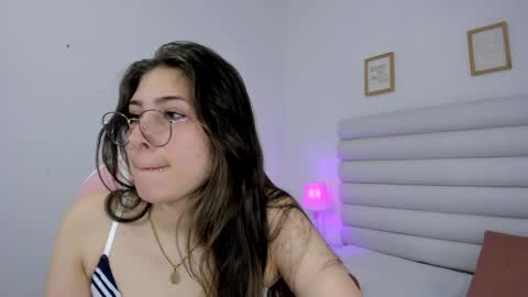 Snapshot of mariam_scott18 chatting on 12/22/24, 10:15 Mariam online show from 12/22/24, 10:15