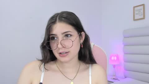Snapshot of mariam_scott18 chatting on 12/23/24, 04:22 Mariam online show from 12/23/24, 04:22