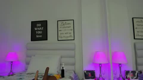 Snapshot of mariam_scott18 chatting on 03/04/25, 05:03 Mariam online show from 03/04/25, 05:03