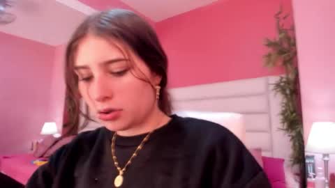 Snapshot of mariam_scott18 chatting on 09/30/25, 03:00 Mariam online show from 09/30/25, 03:00