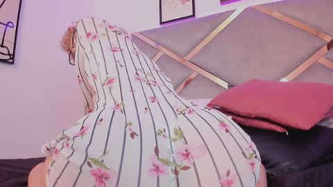 Snapshot of marian_pinzon chatting on 02/07/25, 08:55 Marian online show from 02/07/25, 08:55