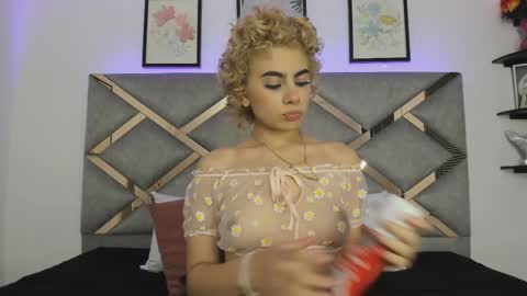 Snapshot of marian_pinzon chatting on 02/14/25, 02:50 Marian online show from 02/14/25, 02:50