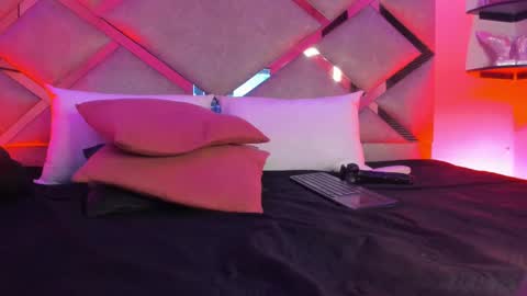 Snapshot of marian_pinzon chatting on 03/11/25, 09:02 Marian online show from 03/11/25, 09:02