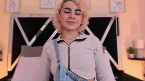 Snapshot of marian_pinzon chatting on 09/11/25, 02:44 Marian online show from 09/11/25, 02:44