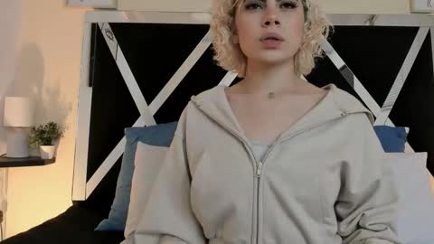 Snapshot of marian_pinzon chatting on 09/21/25, 02:46 Marian online show from 09/21/25, 02:46