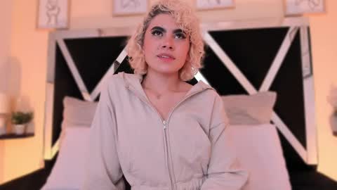 Snapshot of marian_pinzon chatting on 09/27/25, 02:38 Marian online show from 09/27/25, 02:38