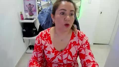 Snapshot of mariana01_m chatting on 05/07/26, 12:43 mariana01_m online show from 05/07/26, 12:43