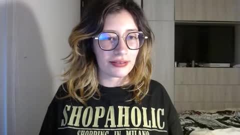 Mariana online show from 12/17/24, 06:09