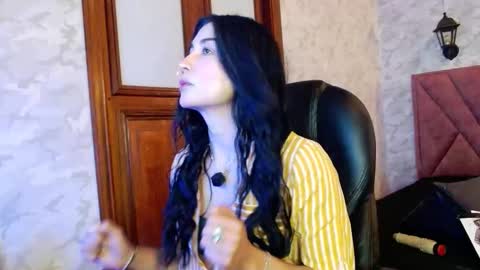 Mariana online show from 12/20/25, 12:01