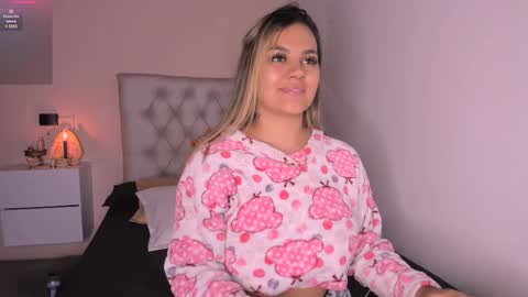 Mariana Roe online show from 02/22/25, 05:23