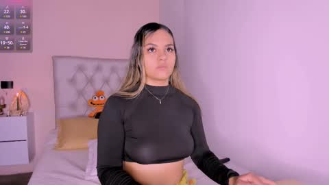 Mariana Roe online show from 03/02/25, 12:11