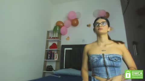 Snapshot of mariana_and_ronny chatting on 05/18/26, 10:15 Mariana and Ronny online show from 05/18/26, 10:15