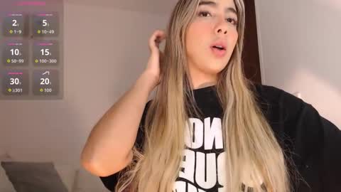 Mariana online show from 09/26/25, 10:03