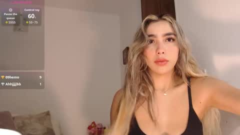 Mariana online show from 10/08/25, 01:14