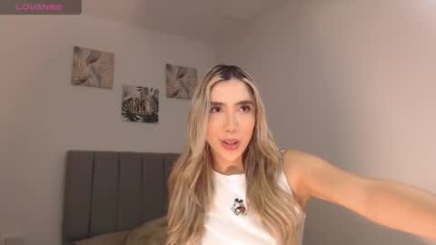 Snapshot of mariana_es chatting on 05/09/26, 11:43 Mariana online show from 05/09/26, 11:43