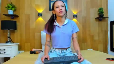 Mariana Angel online show from 02/09/25, 02:29