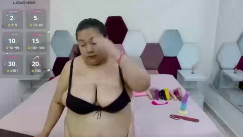 Snapshot of marianabbw_ chatting on 10/16/25, 06:09 mariana online show from 10/16/25, 06:09