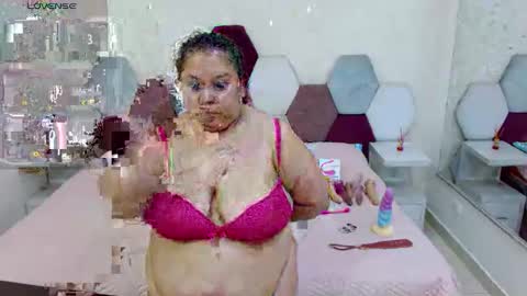 mariana online show from 11/11/25, 06:08