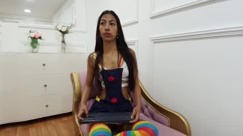 Mariana Garcia online show from 10/13/25, 06:19