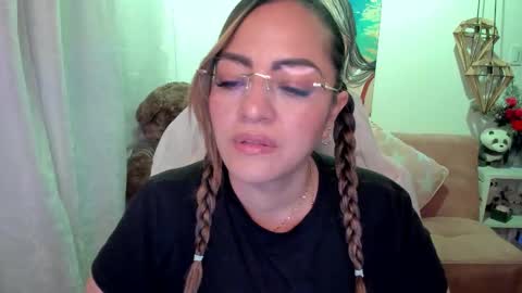 Mariana Lopez online show from 10/05/25, 01:04