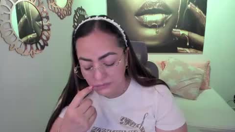 Snapshot of marianalopez81 chatting on 06/18/26, 10:36 Mariana Lopez online show from 06/18/26, 10:36