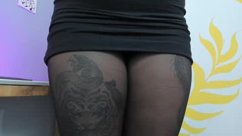 Snapshot of marianavargas20 chatting on 10/10/25, 12:42 Mariana Vargas online show from 10/10/25, 12:42