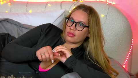 Maria online show from 01/11/25, 10:07