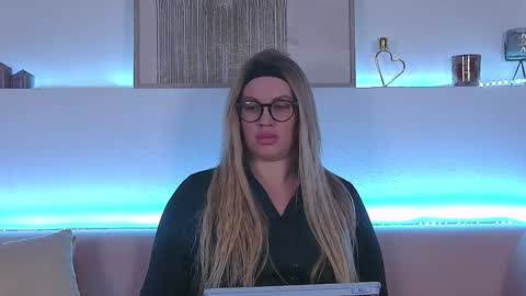 Maria online show from 02/01/25, 02:37