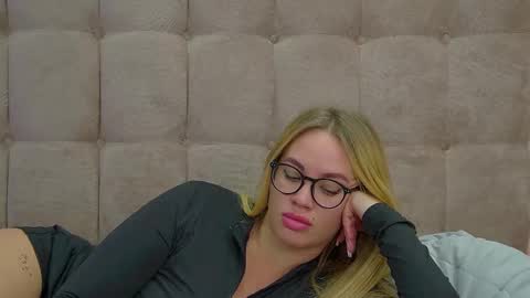 Maria online show from 03/01/25, 03:43