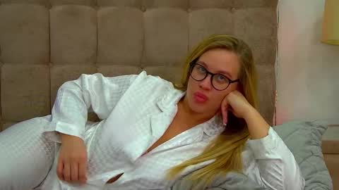 Maria online show from 03/06/25, 01:14