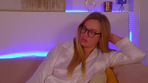 Maria online show from 03/10/25, 02:06