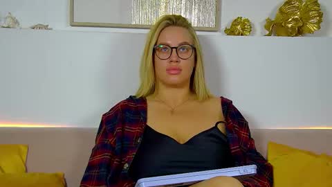 Maria online show from 11/21/25, 06:34