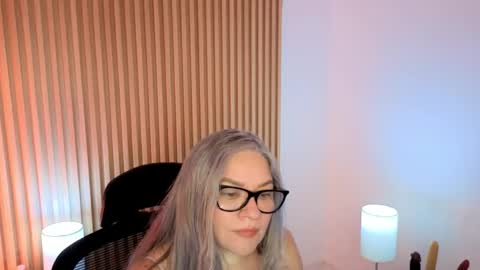 Marian Love  online show from 05/05/26, 10:23