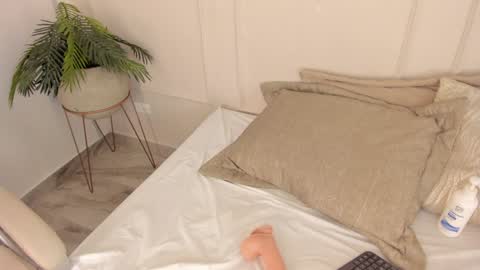 Maria Pettit online show from 01/11/25, 03:20