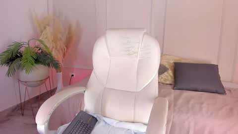 Maria Pettit online show from 05/12/26, 04:20