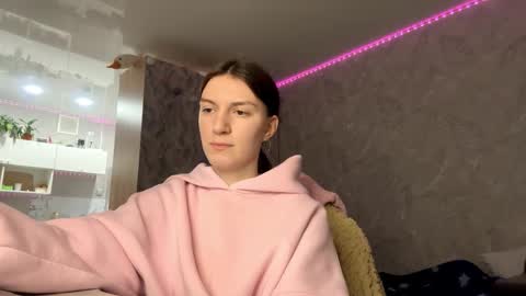 Snapshot of maribethgradowski chatting on 03/04/26, 03:18 Eva online show from 03/04/26, 03:18