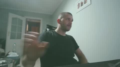 Snapshot of maribor5879 chatting on 01/26/25, 06:27 maribor5879 online show from 01/26/25, 06:27