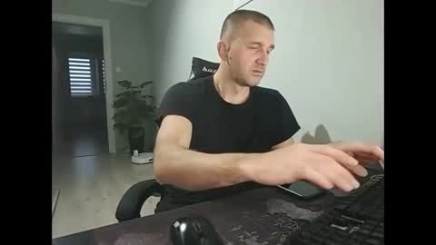 Snapshot of maribor5879 chatting on 02/14/25, 06:12 maribor5879 online show from 02/14/25, 06:12