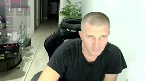 Snapshot of maribor5879 chatting on 10/29/25, 11:17 maribor5879 online show from 10/29/25, 11:17