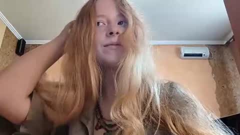 Snapshot of maricagorgo chatting on 06/12/26, 03:05 Kate online show from 06/12/26, 03:05