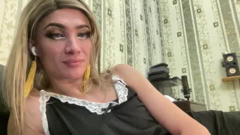 Mari online show from 12/17/25, 12:11