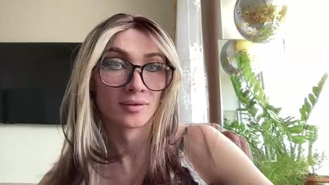 Mari online show from 03/19/26, 09:46