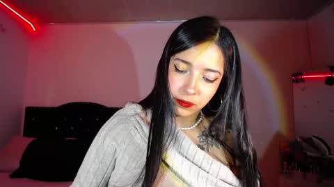 Nicolle online show from 12/02/24, 02:20