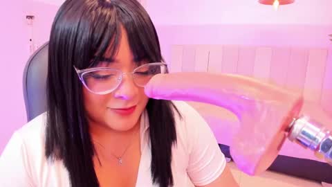 Snapshot of marie_harper chatting on 12/13/24, 04:00 Marie online show from 12/13/24, 04:00