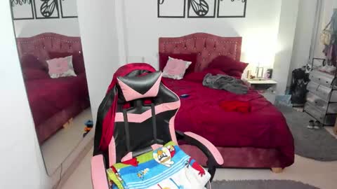 marie online show from 11/10/25, 02:10