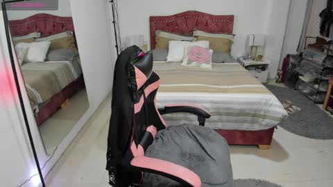 marie online show from 04/12/26, 11:21