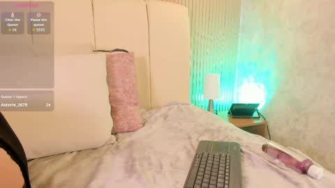 Snapshot of marie_miller_ chatting on 05/14/26, 01:12 M A R I E online show from 05/14/26, 01:12