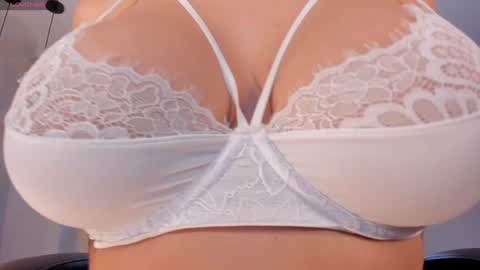 Snapshot of mariejane2 chatting on 12/19/24, 03:19 Im Marie Jane online show from 12/19/24, 03:19